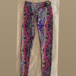 Onzie NWT Buddha pattern Womens yoga leggings size S/M